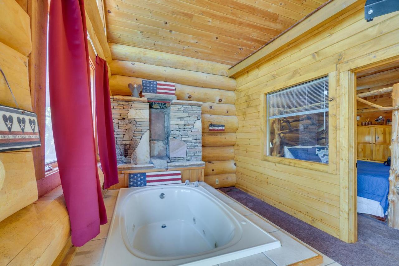 Idyllic Gatlinburg Cabin With Hot Tub And Balcony! Zewnętrze zdjęcie