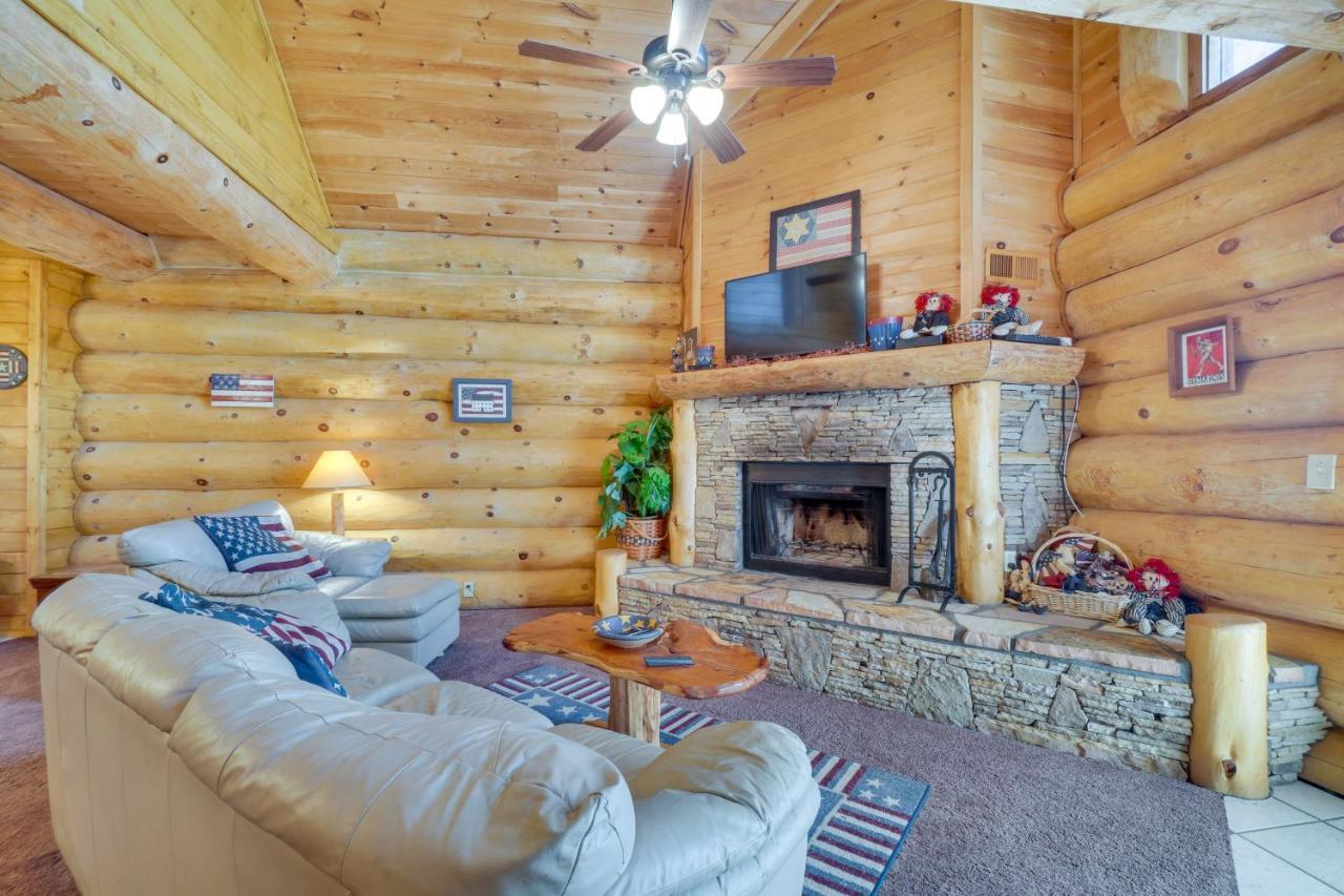Idyllic Gatlinburg Cabin With Hot Tub And Balcony! Zewnętrze zdjęcie
