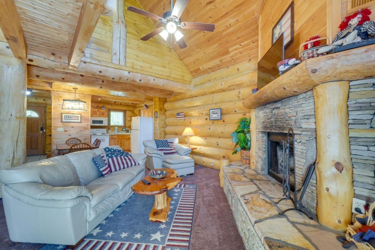 Idyllic Gatlinburg Cabin With Hot Tub And Balcony! Zewnętrze zdjęcie