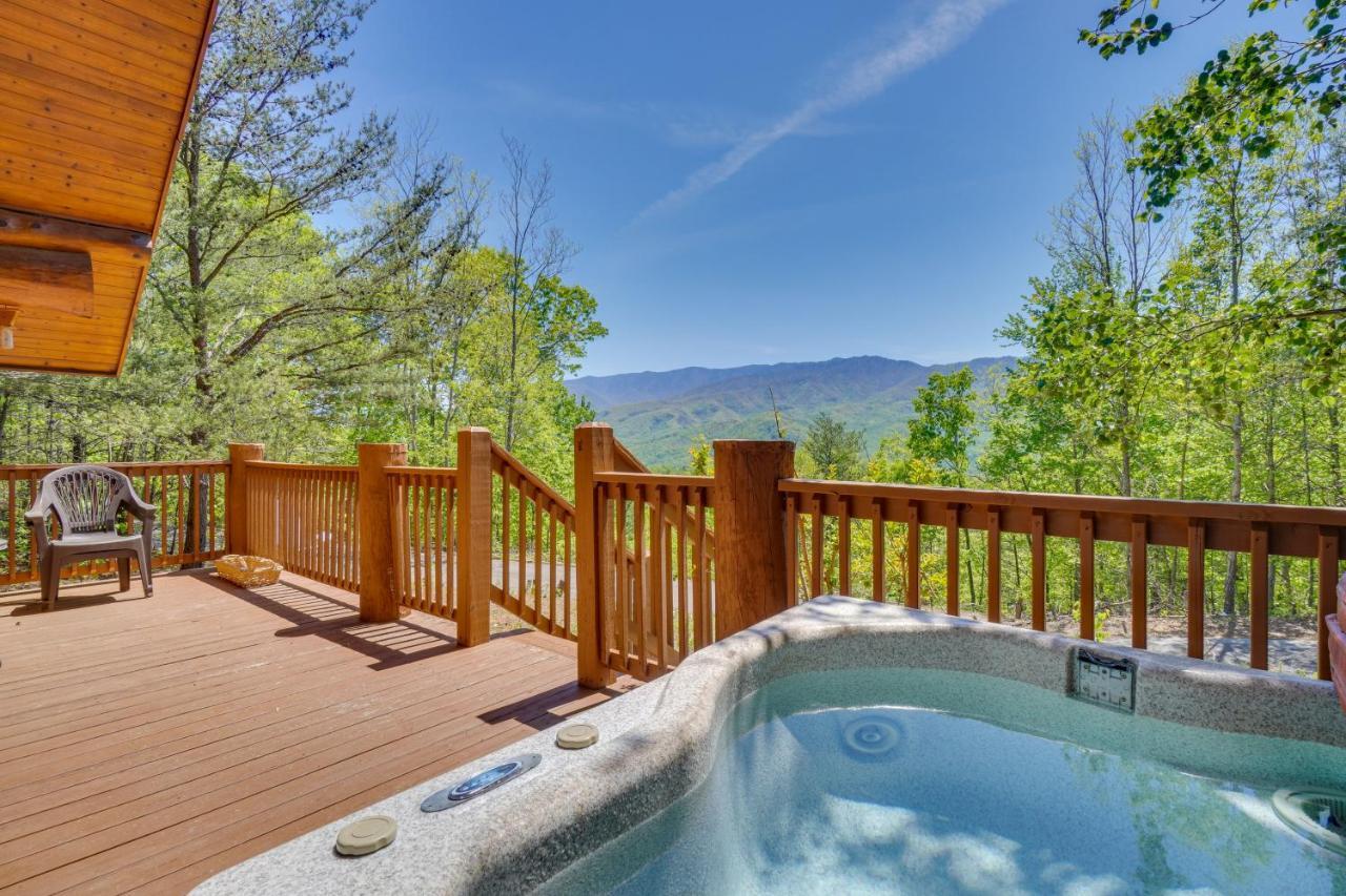 Idyllic Gatlinburg Cabin With Hot Tub And Balcony! Zewnętrze zdjęcie